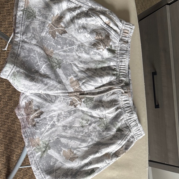 Abercrombie & Fitch Camouflage Fleece Shorts - Large - Picture 5 of 5